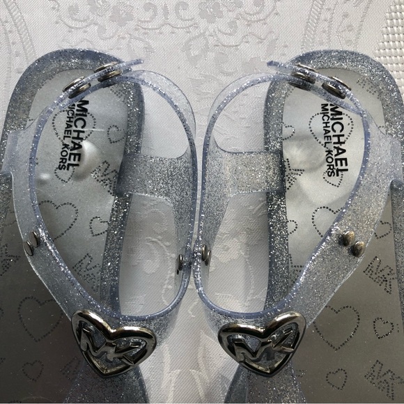 Michael Kors Girls Size 4 Silver Sparkly Rubber Sandals Open-Toe Shoes Flip-Flop - Picture 8 of 12